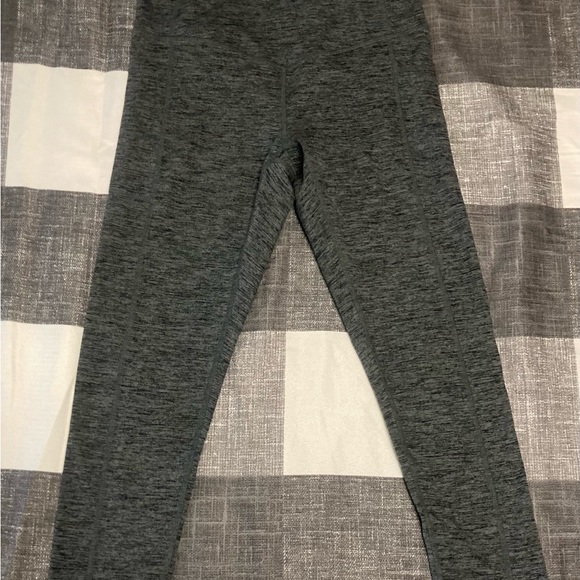 Woman’s Gaiam blk/gray quarter length soft legging size small - Picture 2 of 8